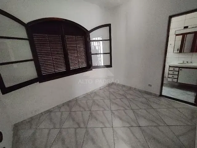 Sobrado com 440m² 7 quartos e 2 banheiros, à venda, no bairro Vila Guarani em Mauá