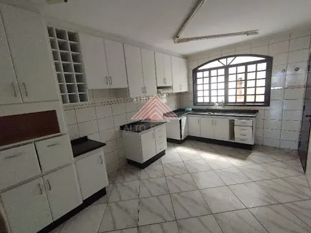 Sobrado com 440m² 7 quartos e 2 banheiros, à venda, no bairro Vila Guarani em Mauá