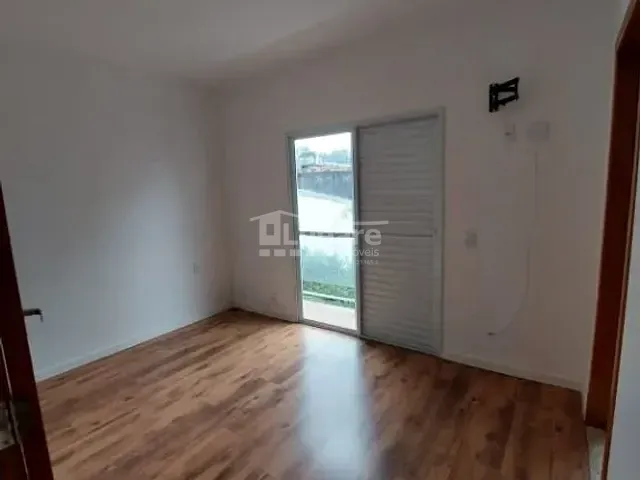 Sobrado 3 quartos e 2 banheiros, à venda, no bairro Parque Santana em Mogi das Cruzes