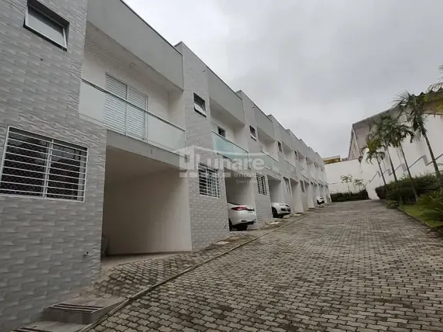 Sobrado 3 quartos e 2 banheiros, à venda, no bairro Parque Santana em Mogi das Cruzes