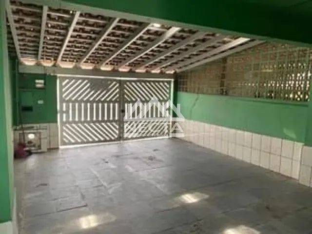 Sobrado com 150m² 4 quartos e 2 banheiros, à venda, no bairro Canto do Mar em São Sebastião