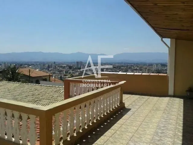 Sobrado com 250m² 3 quartos e 2 banheiros, à venda, no bairro Alto São Pedro em Taubaté