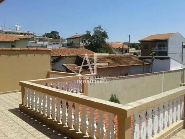 Sobrado com 250m² 3 quartos e 2 banheiros, à venda, no bairro Alto São Pedro em Taubaté