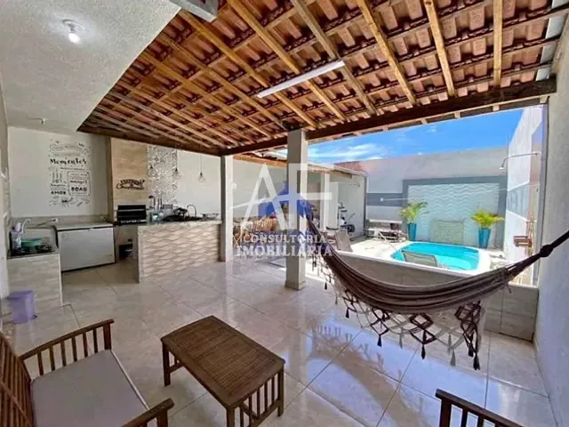 Sobrado com 200m² 3 quartos e 3 banheiros, à venda, no bairro Esplanada Santa Helena em Taubaté