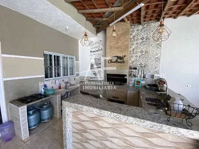 Sobrado com 200m² 3 quartos e 3 banheiros, à venda, no bairro Esplanada Santa Helena em Taubaté