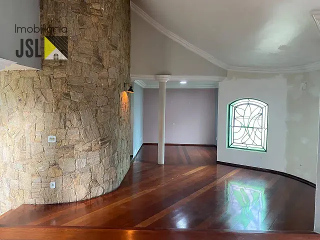 Sobrado com 460m² 5 quartos e 5 banheiros, para alugar, no bairro Centro em Caçapava