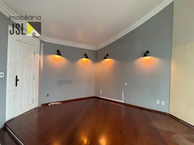 Sobrado com 460m² 5 quartos e 5 banheiros, para alugar, no bairro Centro em Caçapava