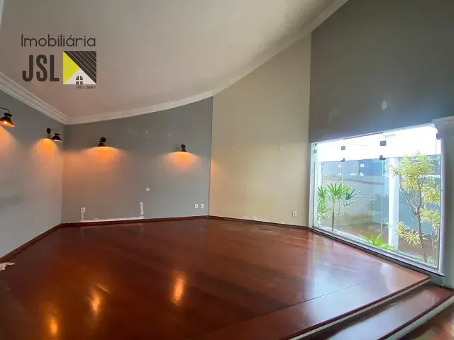 Sobrado com 460m² 5 quartos e 5 banheiros, para alugar, no bairro Centro em Caçapava