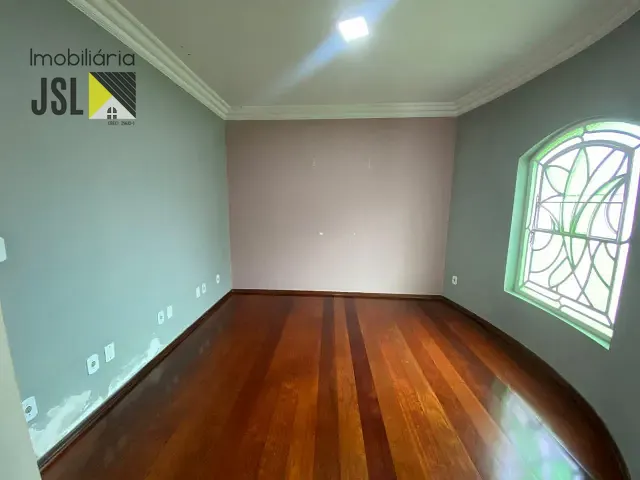 Sobrado com 460m² 5 quartos e 5 banheiros, para alugar, no bairro Centro em Caçapava