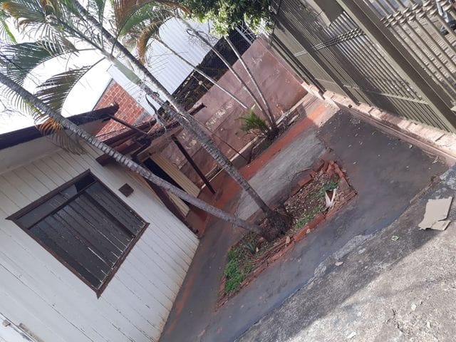 Sobrado com 450m² 6 quartos e 4 banheiros, à venda, no bairro Vila Ziober em Londrina