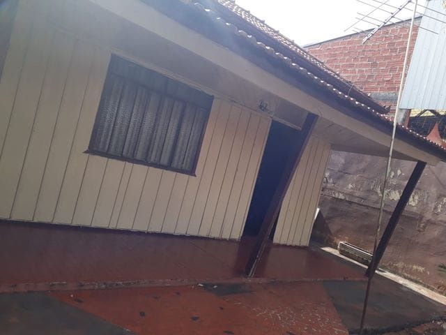 Sobrado com 450m² 6 quartos e 4 banheiros, à venda, no bairro Vila Ziober em Londrina