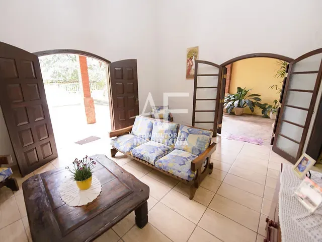 Sobrado com 420m² 4 quartos e 3 banheiros, à venda, no bairro Vila São José em Taubaté