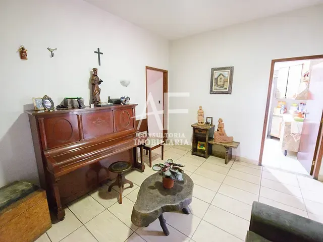 Sobrado com 420m² 4 quartos e 3 banheiros, à venda, no bairro Vila São José em Taubaté