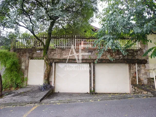 Sobrado com 420m² 4 quartos e 3 banheiros, à venda, no bairro Vila São José em Taubaté