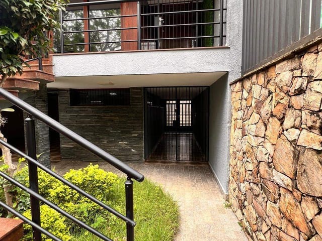 Sobrado com 300m² 3 quartos e 5 banheiros, à venda, no bairro Vila Lúcia em São Paulo
