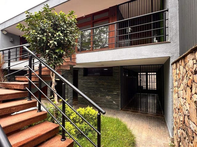 Sobrado com 300m² 3 quartos e 5 banheiros, à venda, no bairro Vila Lúcia em São Paulo