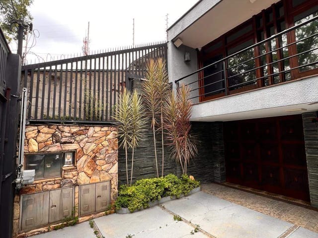 Sobrado com 300m² 3 quartos e 5 banheiros, à venda, no bairro Vila Lúcia em São Paulo