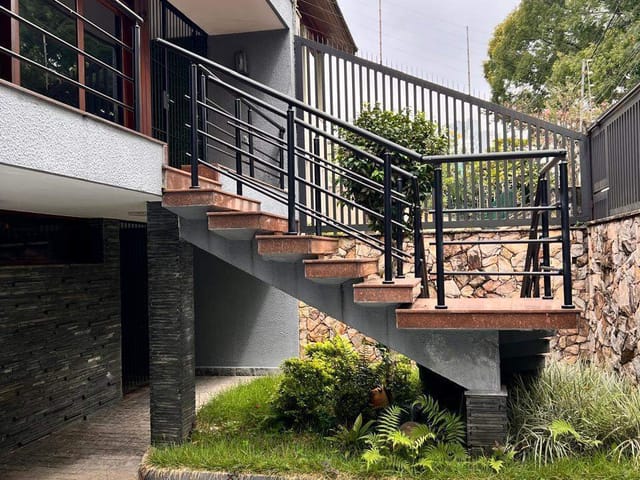 Sobrado com 300m² 3 quartos e 5 banheiros, à venda, no bairro Vila Lúcia em São Paulo