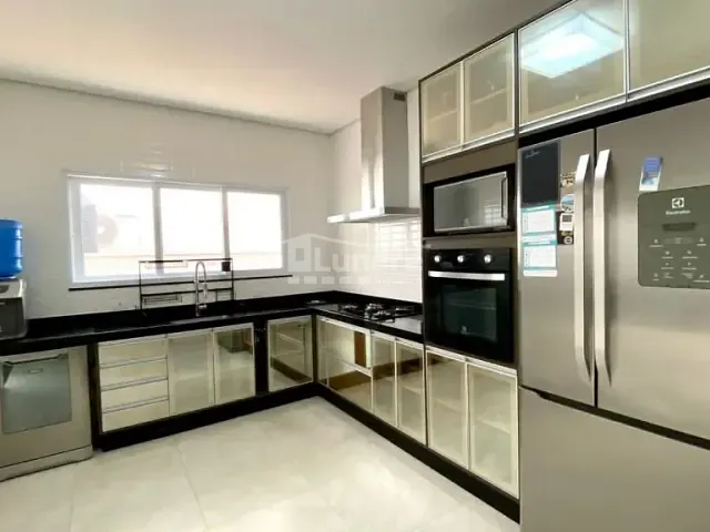 Sobrado com 260m² 3 quartos e 4 banheiros, à venda, no bairro Fazenda Rodeio em Mogi das Cruzes
