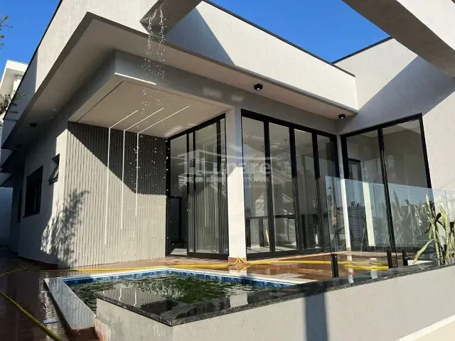Sobrado com 262m² 3 quartos e 4 banheiros, à venda, no bairro Cézar de Souza em Mogi das Cruzes