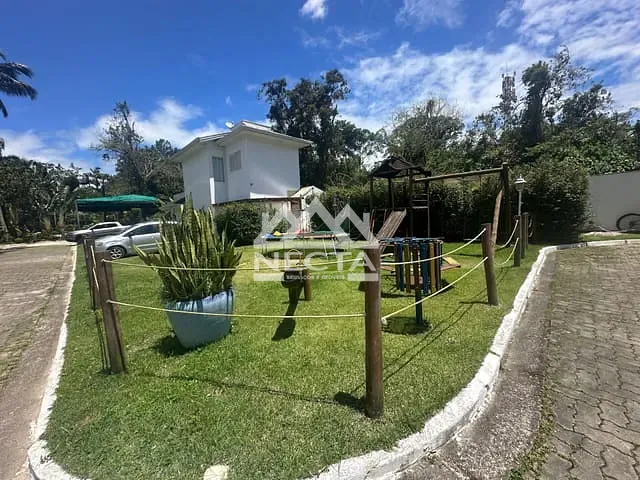 Sobrado com 89m² 3 quartos e 3 banheiros, à venda, no bairro Maresias em São Sebastião