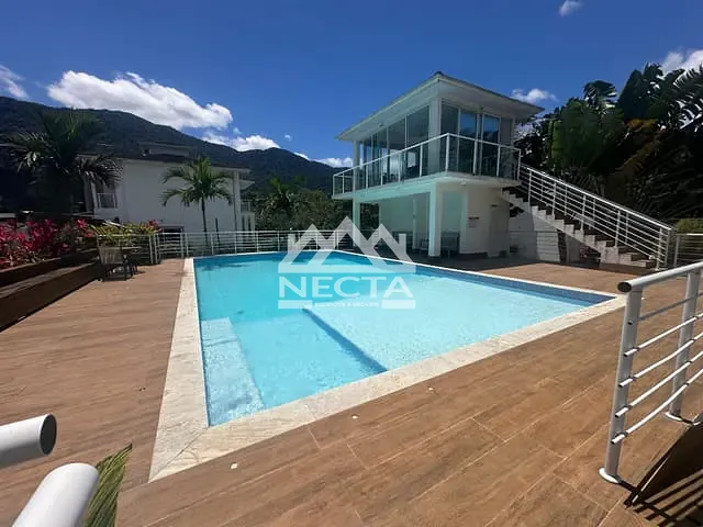 Sobrado com 89m² 3 quartos e 3 banheiros, à venda, no bairro Maresias em São Sebastião