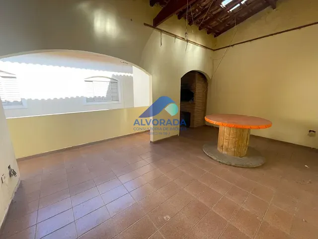 Sobrado com 250m² 4 quartos e 1 banheiro, à venda ou para alugar, no bairro Jardim das Indústrias em São José dos Campos