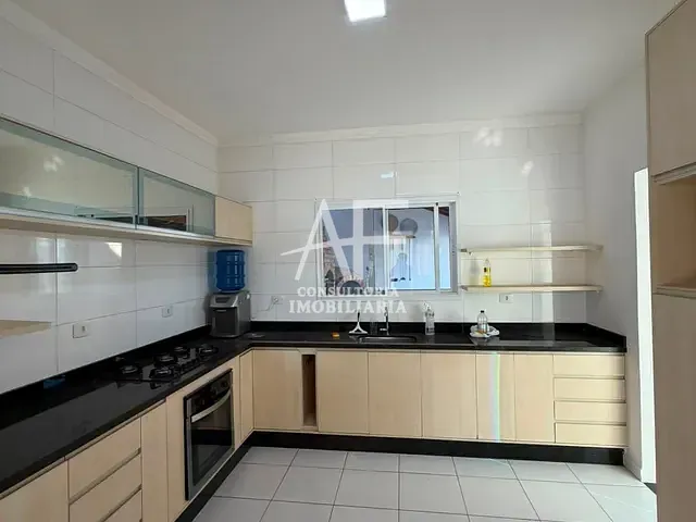 Sobrado 3 quartos e 3 banheiros, à venda ou para alugar, no bairro Vila Areao em Taubaté