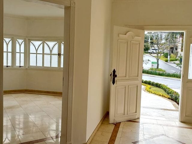 Sobrado com 723m² 4 quartos e 6 banheiros, à venda, no bairro Tamboré em Santana de Parnaíba