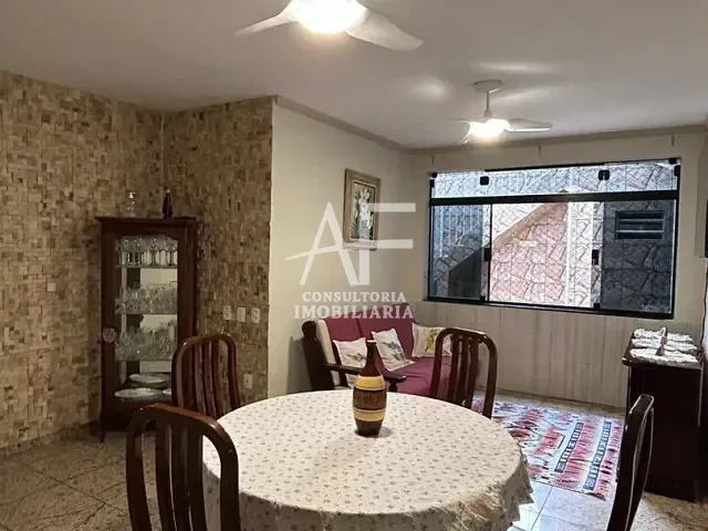 Sobrado com 203m² 2 quartos e 2 banheiros, à venda, no bairro Jardim Maria Augusta em Taubaté
