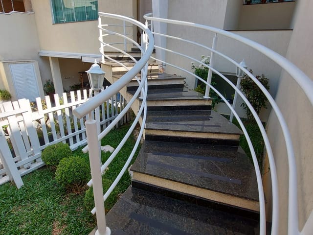 Sobrado com 250m² 3 quartos e 5 banheiros, à venda, no bairro Santa Terezinha em São Bernardo do Campo