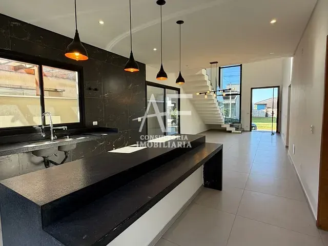 Sobrado com 250m² 4 quartos e 6 banheiros, à venda, no bairro Loteamento Pinheiros de Tremembé em Tremembé