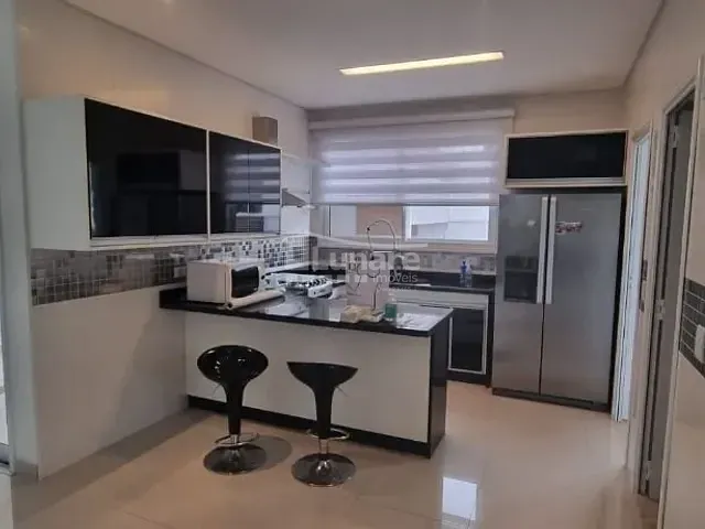 Sobrado com 250m² 4 quartos e 4 banheiros, à venda, no bairro Fazenda Rodeio em Mogi das Cruzes