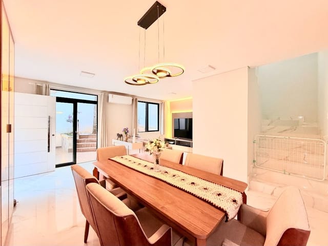 Sobrado com 119m² 3 quartos e 2 banheiros, à venda, no bairro Santa Felicidade em Curitiba