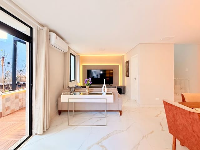 Sobrado com 119m² 3 quartos e 2 banheiros, à venda, no bairro Santa Felicidade em Curitiba