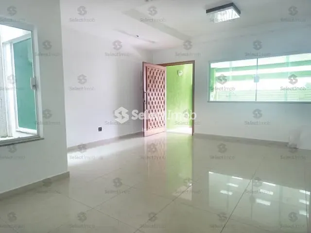 Sobrado com 180m² 3 quartos e 3 banheiros, à venda, no bairro Parque São Vicente em Mauá