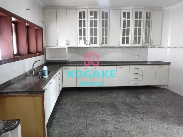 Sobrado com 500m² 5 quartos e 6 banheiros, à venda, no bairro Vila Zezé em Jacareí