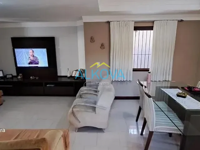Sobrado com 326m² 3 quartos e 4 banheiros, à venda, no bairro Piedade em Caçapava