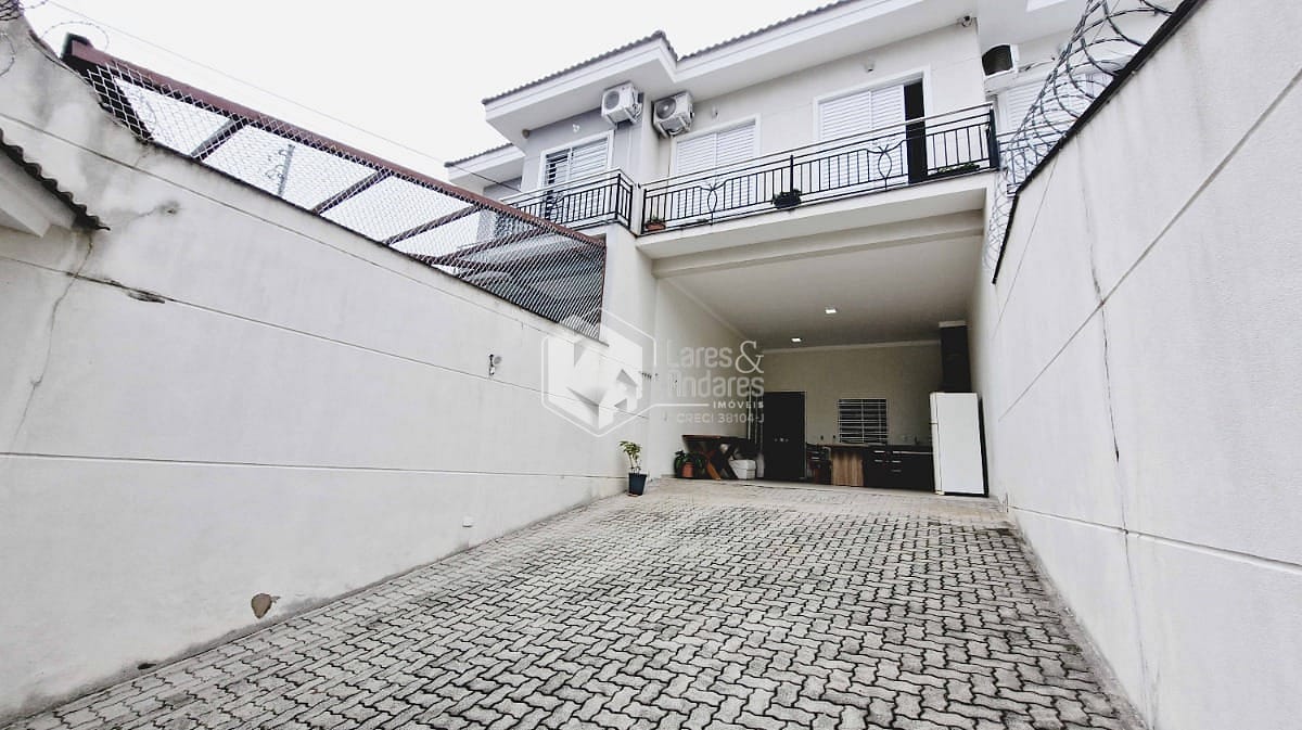 Sobrado à venda com 5 quartos, 136m² - Foto 1