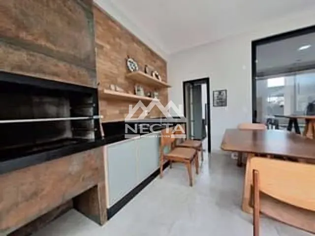 Sobrado com 287m² 6 quartos e 3 banheiros, à venda, no bairro Jardim Brasil em Caraguatatuba