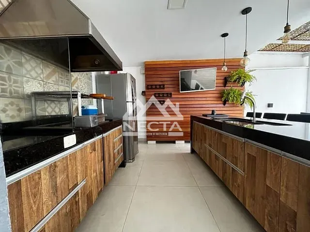 Sobrado com 310m² 3 quartos e 3 banheiros, à venda, no bairro Indaiá em Caraguatatuba
