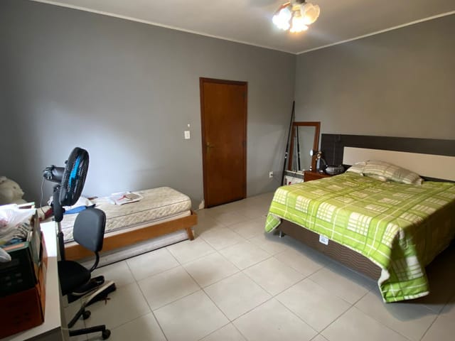 Casa com 300m² 3 quartos e 1 banheiro, à venda, no bairro Laranjal em Pelotas