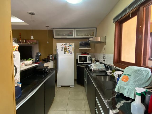 Casa com 300m² 3 quartos e 1 banheiro, à venda, no bairro Laranjal em Pelotas