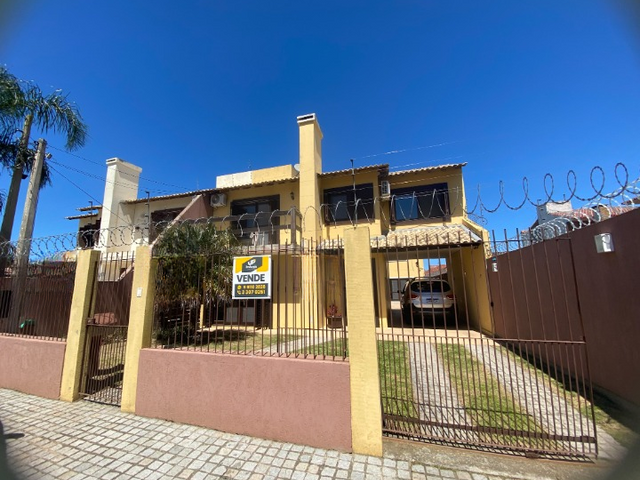 Casa com 300m² 3 quartos e 1 banheiro, à venda, no bairro Laranjal em Pelotas
