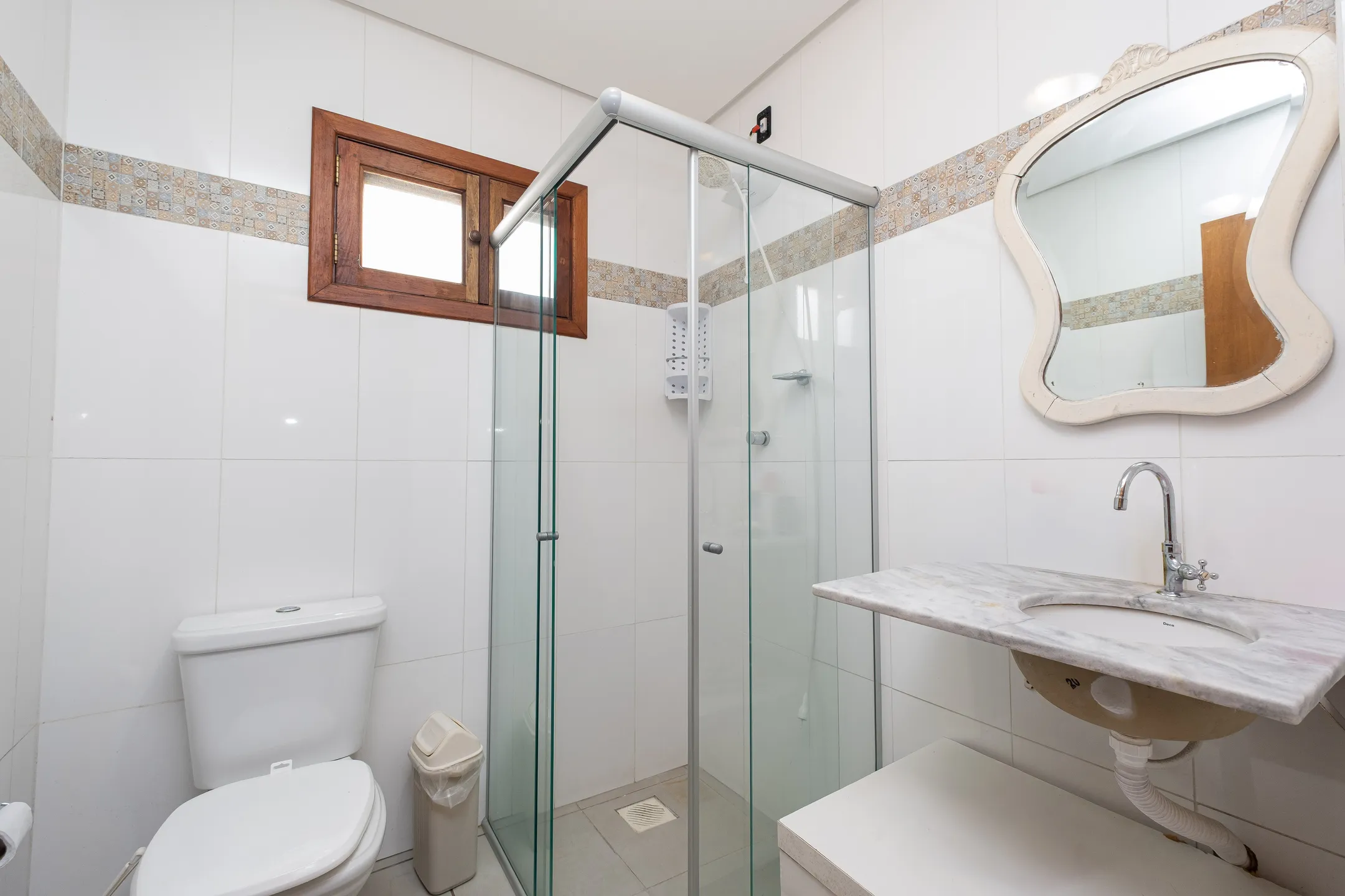 Sobrado à venda no Santo Antônio, Laranjal, em Pelotas! Duas residências, piscina, suíte com closet e amplo pátio em localização privilegiada. Confira! - 20