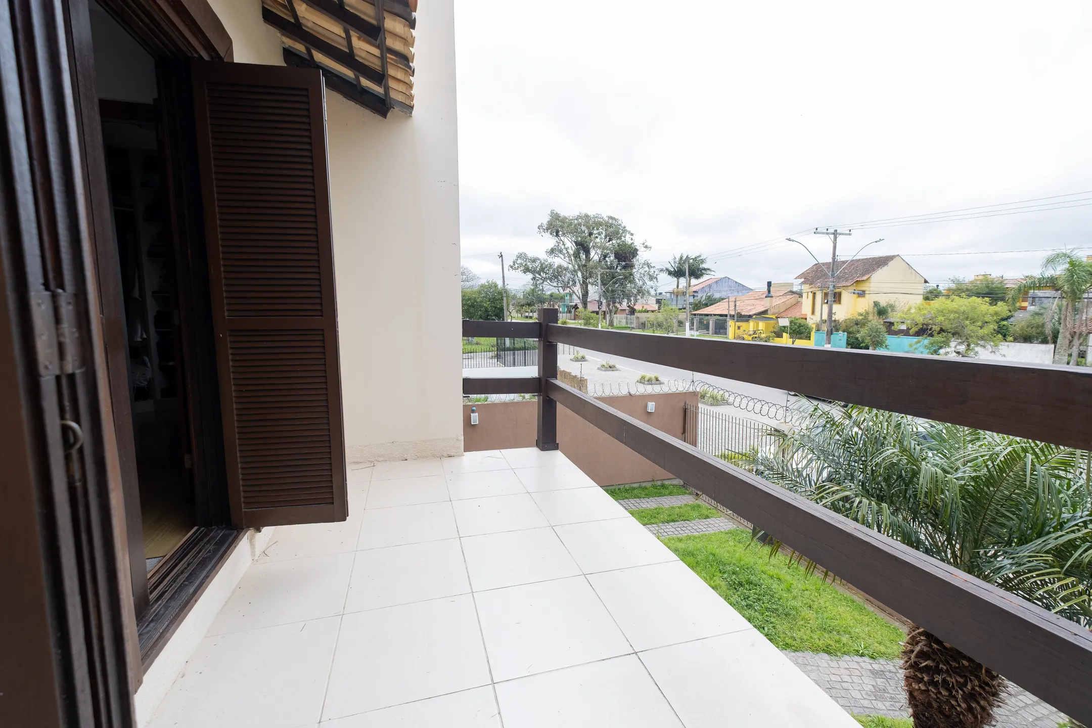 Sobrado à venda no Santo Antônio, Laranjal, em Pelotas! Duas residências, piscina, suíte com closet e amplo pátio em localização privilegiada. Confira! - 27