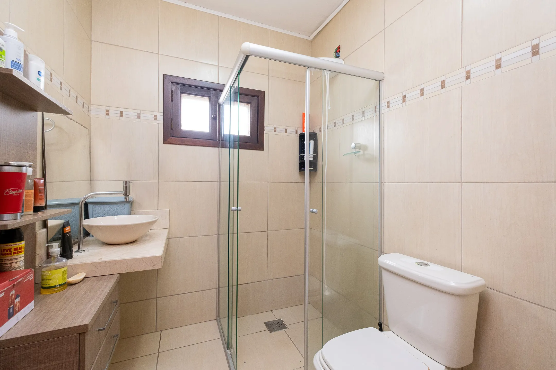 Sobrado à venda no Santo Antônio, Laranjal, em Pelotas! Duas residências, piscina, suíte com closet e amplo pátio em localização privilegiada. Confira! - 15