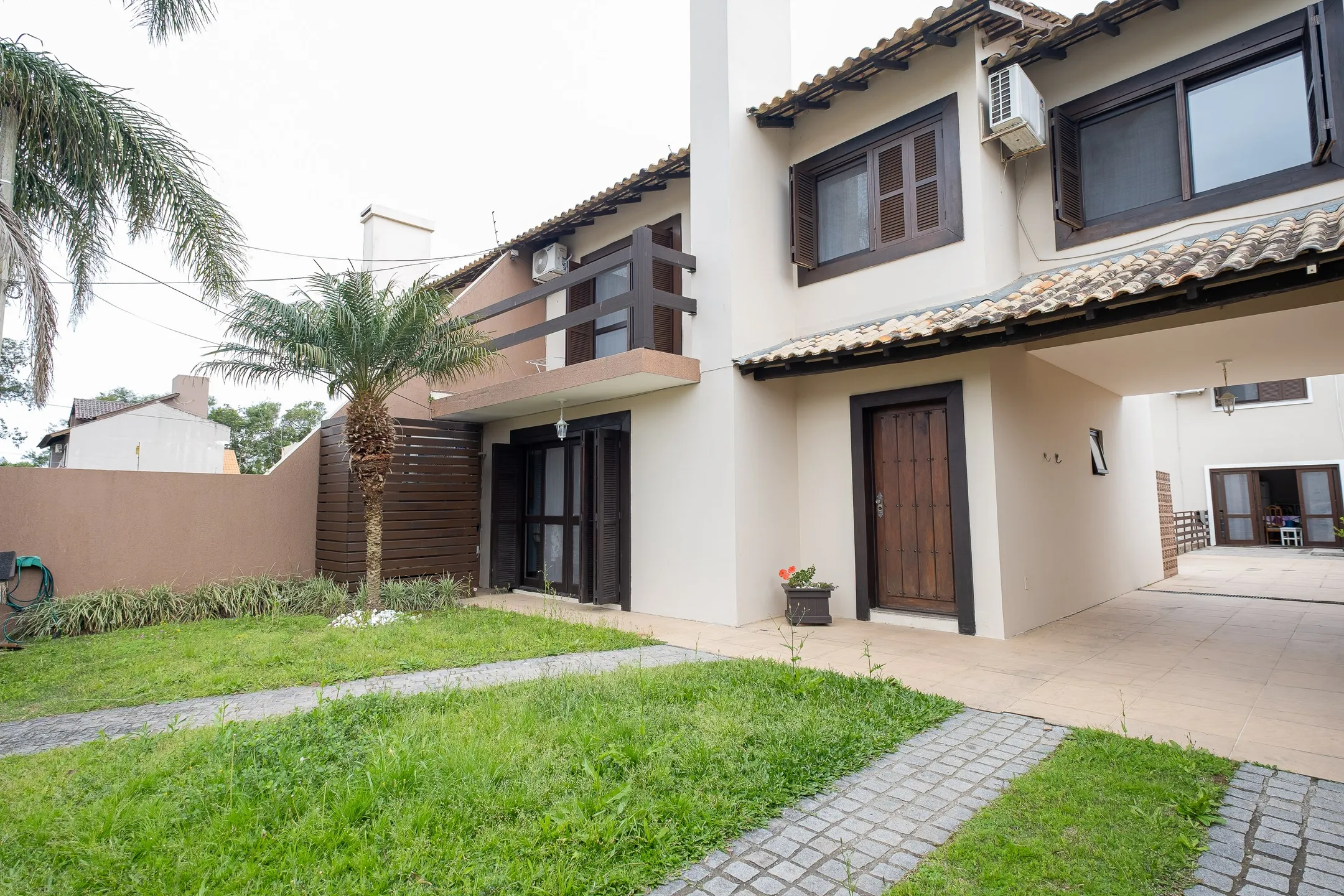 Sobrado à venda no Santo Antônio, Laranjal, em Pelotas! Duas residências, piscina, suíte com closet e amplo pátio em localização privilegiada. Confira! - 29