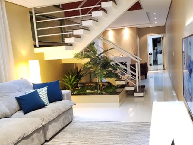 Foto do Sobrado - Sobrado Espaçoso em Jardim do Papai, Guarulhos - 3 Suítes, Escritório, 6 Banheiros e Área Gourmet - 350m² | Willians Meda Imobiliária