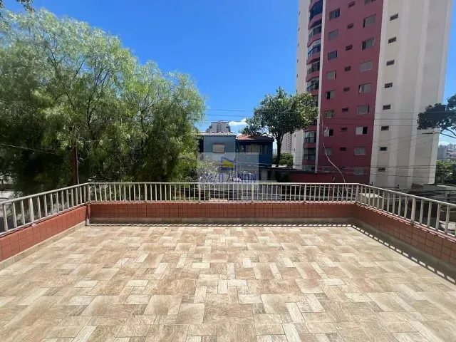 Sobrado com 210m² 4 quartos e 4 banheiros, à venda ou para alugar, no bairro Jardim do Mar em São Bernardo do Campo